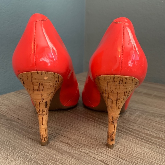 Jessica Simpson coral shoes with cork like heels - Picture 2 of 3